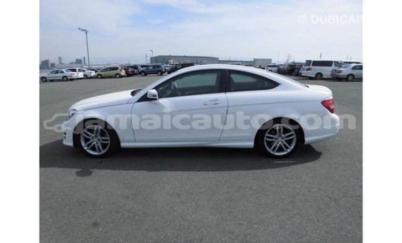 Buy Import Mercedes-Benz 190 (W201) White Car in Import - Dubai in Clarendon Buy Import Mercedes-Benz 190 (W201) White Car in Import - Dubai in Clarendon