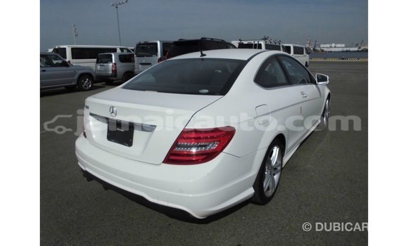 Buy Import Mercedes-Benz 190 (W201) White Car in Import - Dubai in Clarendon Buy Import Mercedes-Benz 190 (W201) White Car in Import - Dubai in Clarendon