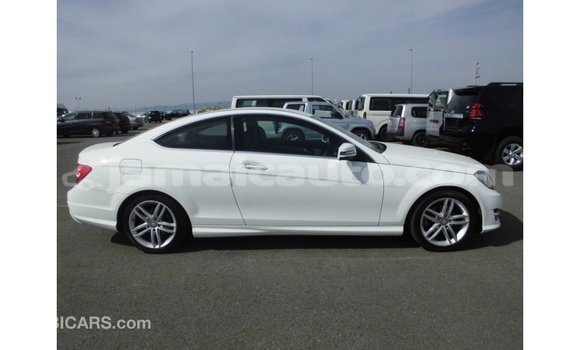 Buy Import Mercedes-Benz 190 (W201) White Car in Import - Dubai in Clarendon Buy Import Mercedes-Benz 190 (W201) White Car in Import - Dubai in Clarendon