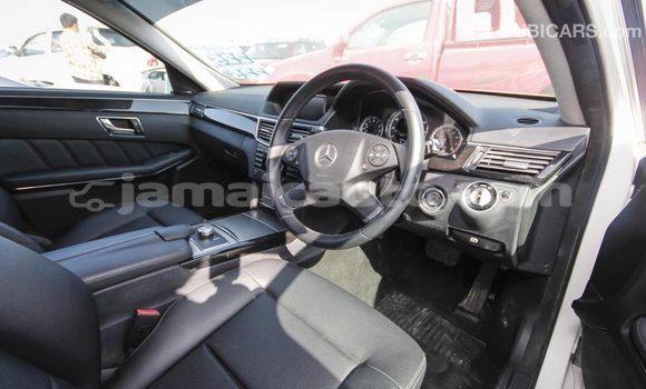 Acheter Import Voiture Mercedes-Benz 200 Blanc à Import - Dubai, Clarendon Acheter Import Voiture Mercedes-Benz 200 Blanc à Import - Dubai, Clarendon